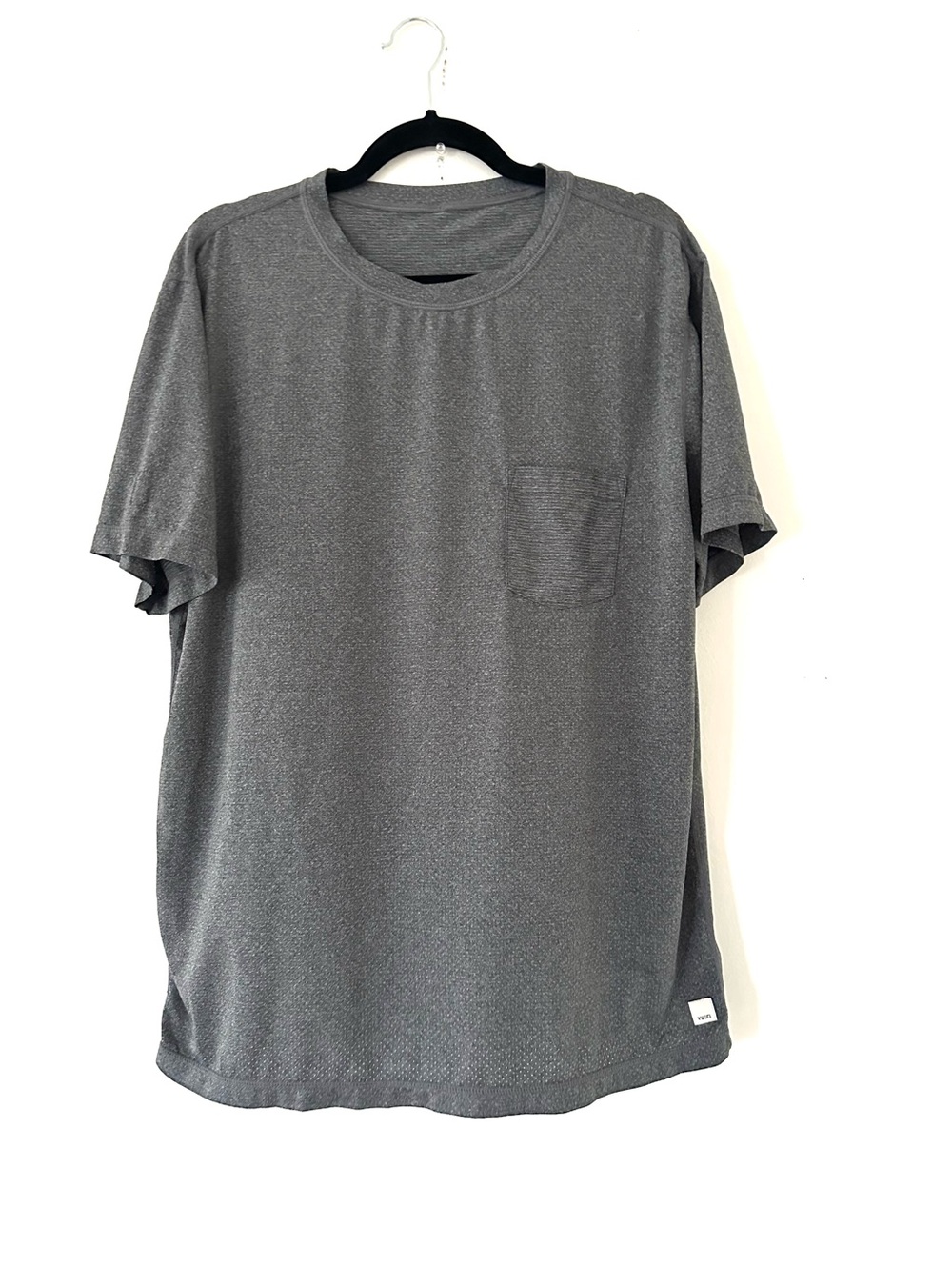 Vuori Men's Heather Gray Pocket Tee size XL